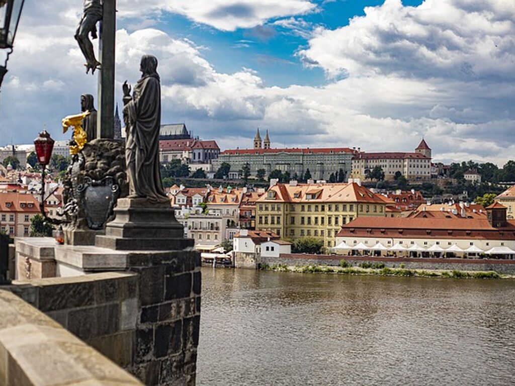 Ekspres Orta Avrupa Turu - Pegasus HY ile 5 Gece - Kurban Bayramı Dönemi (BTS-VIE) (Light Paket)